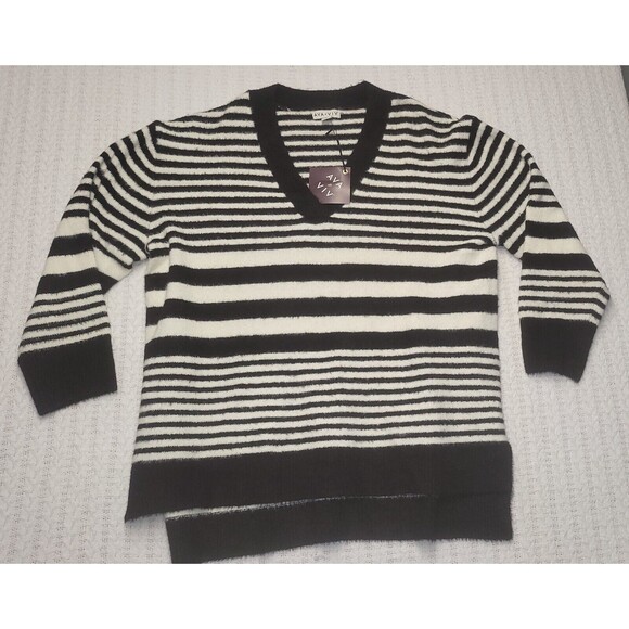Ava & Viv V-Neck Tunic Pullover Sweater Black and White 2X NWT - Picture 2 of 6